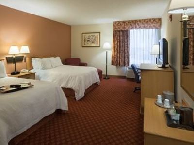La Quinta & By Wyndham St Louis Route 66 Hotel Windsor Springs