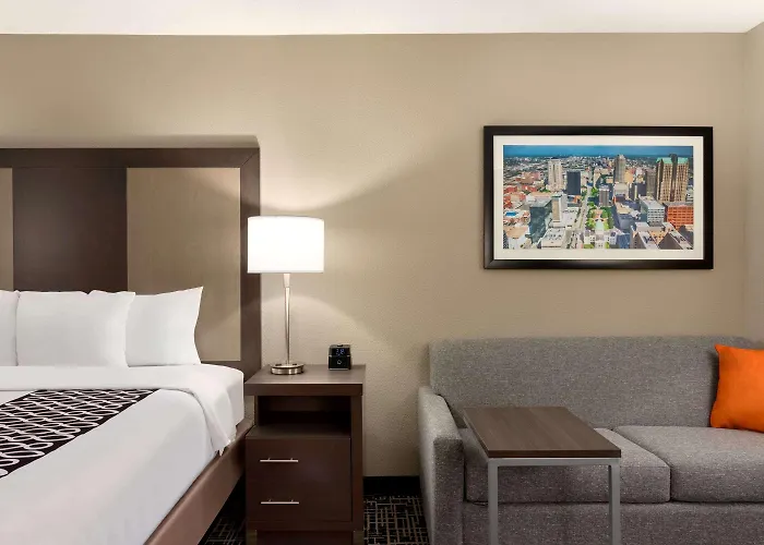 La Quinta Inn & Suites By Wyndham St Louis Route 66
