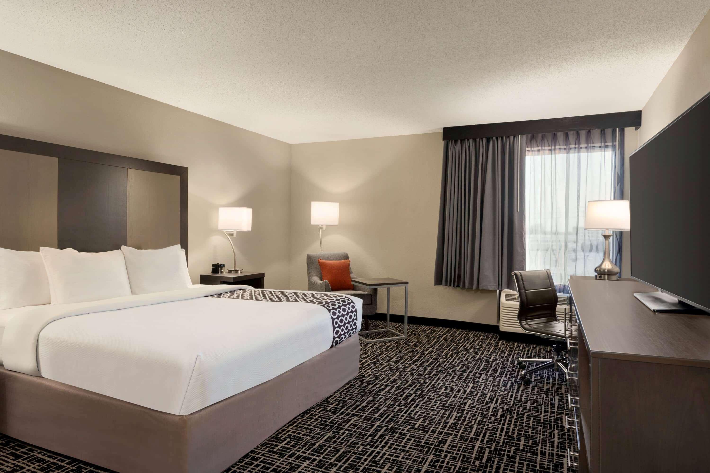 La Quinta & By Wyndham St Louis Route 66 Hotel Windsor Springs