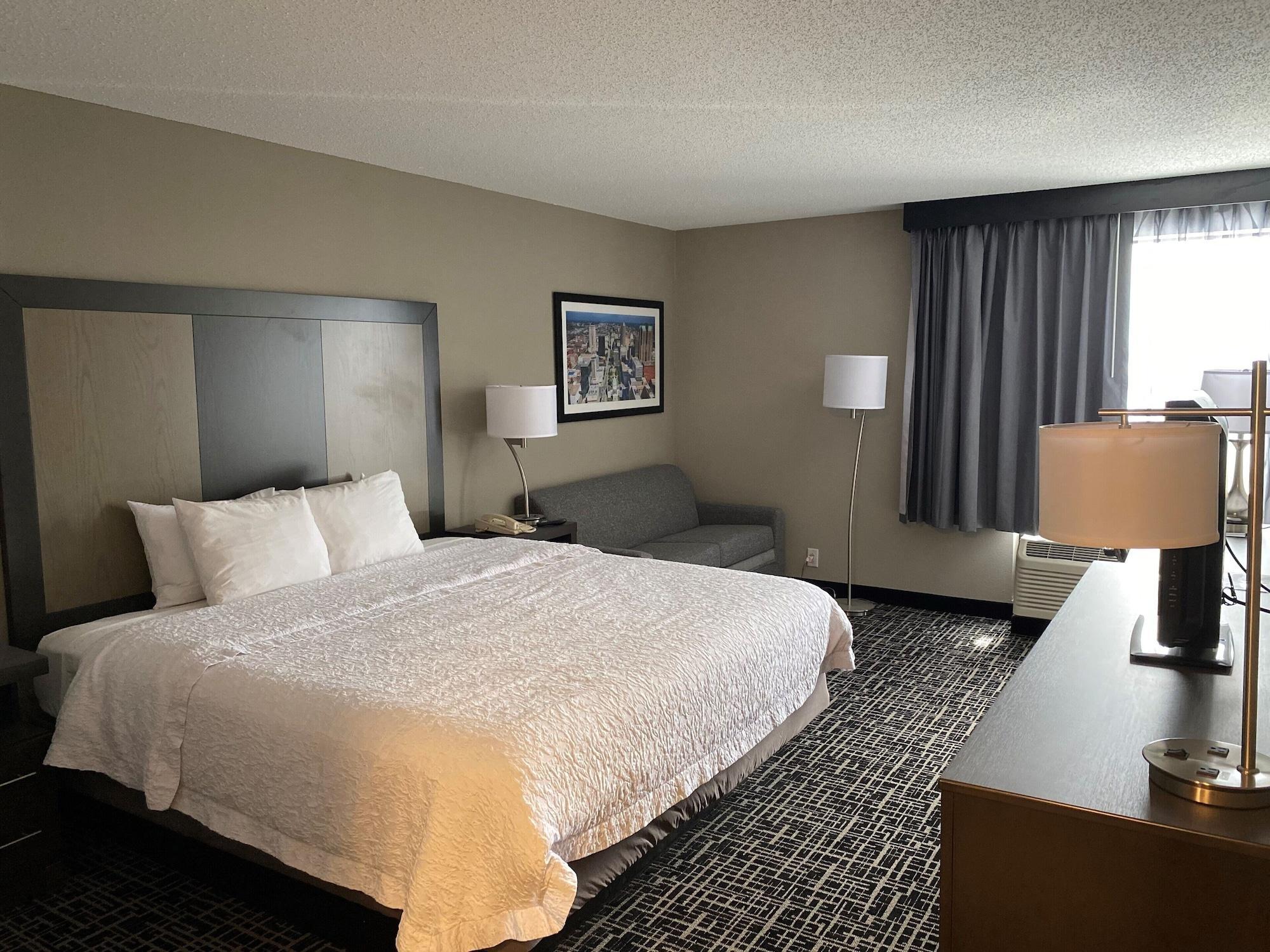 La Quinta & By Wyndham St Louis Route 66 Hotel