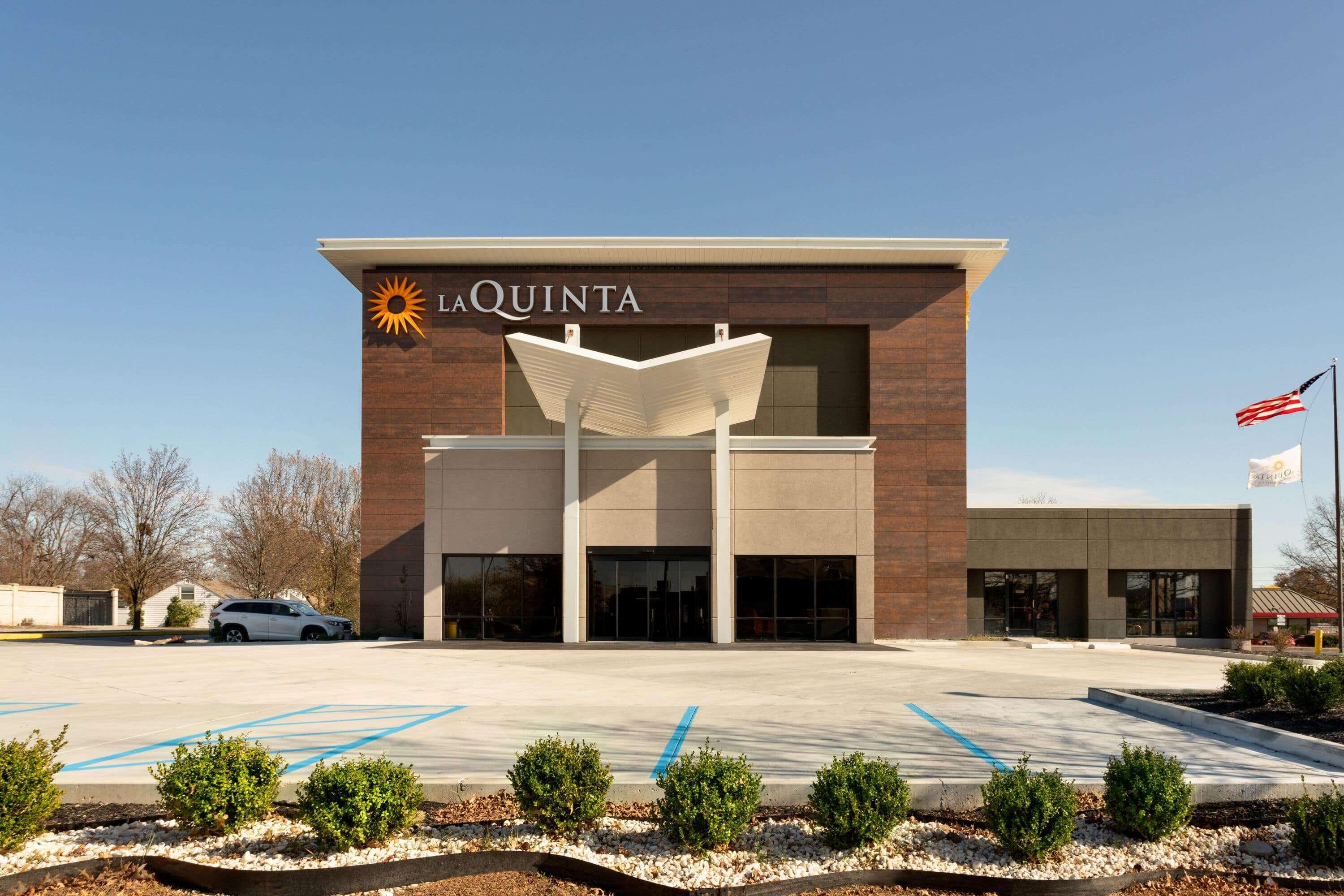 La Quinta & By Wyndham St Louis Route 66 Hotel Windsor Springs