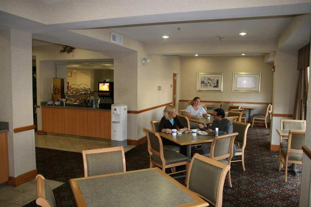 La Quinta & By Wyndham St Louis Route 66 Windsor Springs