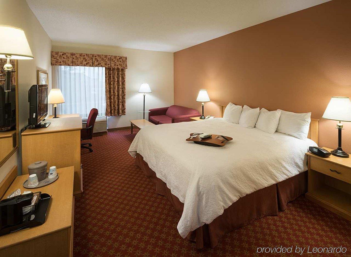 La Quinta & By Wyndham St Louis Route 66 Hotel