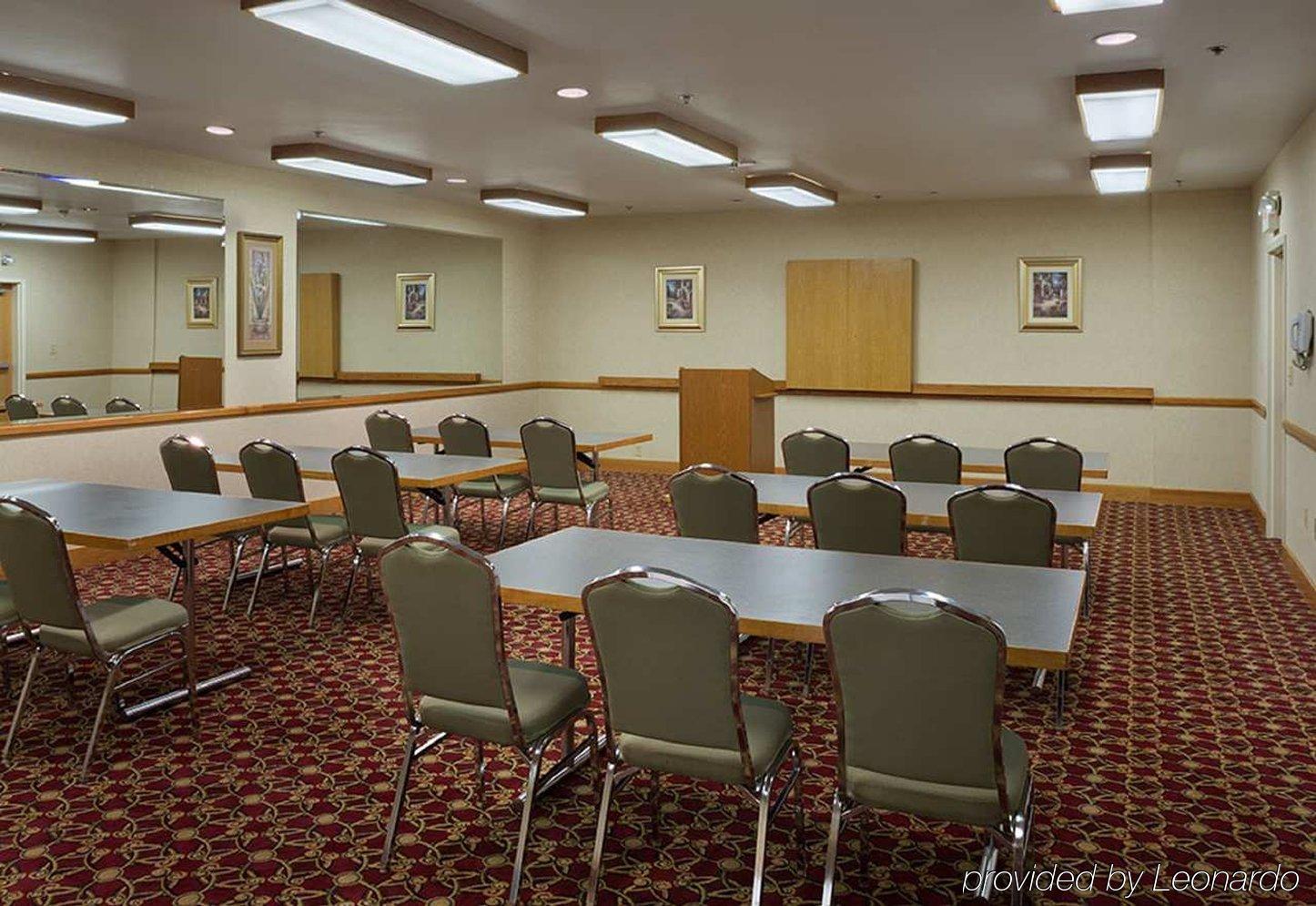 La Quinta & By Wyndham St Louis Route 66 Hotel Windsor Springs